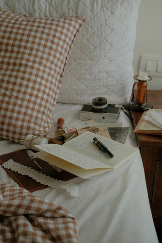 Quiet Mornings & Handwritten Thoughts