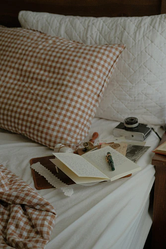 Quiet Mornings & Handwritten Thoughts