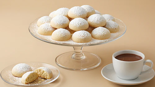 Kahak - Sugar Dusted Cookies with Hot Chocolate